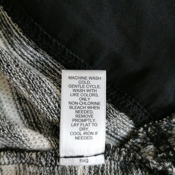 NWT Est. 1946  Womens Gray Ideal Black Tasseled Henley V Neck Top Size Large - Picture 7 of 7